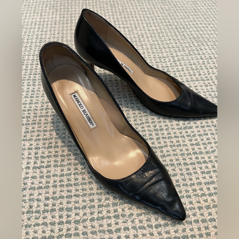 Manolo Blahnik Black Calf Leather Pointed Toe Pumps
